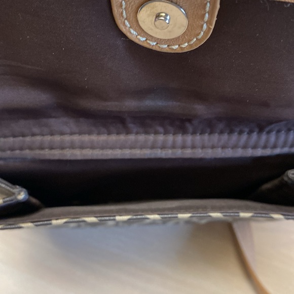 CL Logo by Carryland Faux Leather Crossbody Purse Dk Brown/Tan 10”L x 10”W - Picture 6 of 6